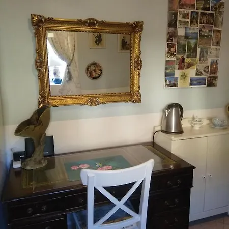 Habitación en casa particular Cozy Single In A Period Property Albese Con Cassano
