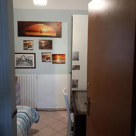 Habitación en casa particular Cozy Single In A Period Property Albese Con Cassano