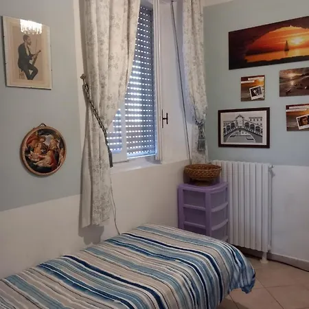 Habitación en casa particular Cozy Single In A Period Property *