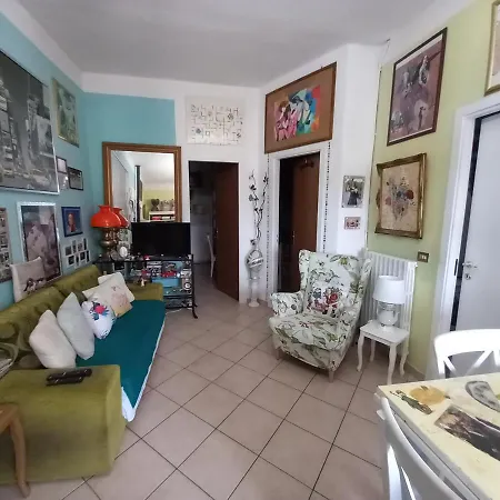 Cozy Single In A Period Property *